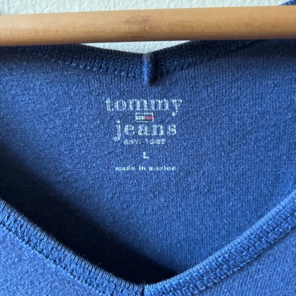 Tommy Hilfiger Y2K Graphic Tee - Picture 4 of 8